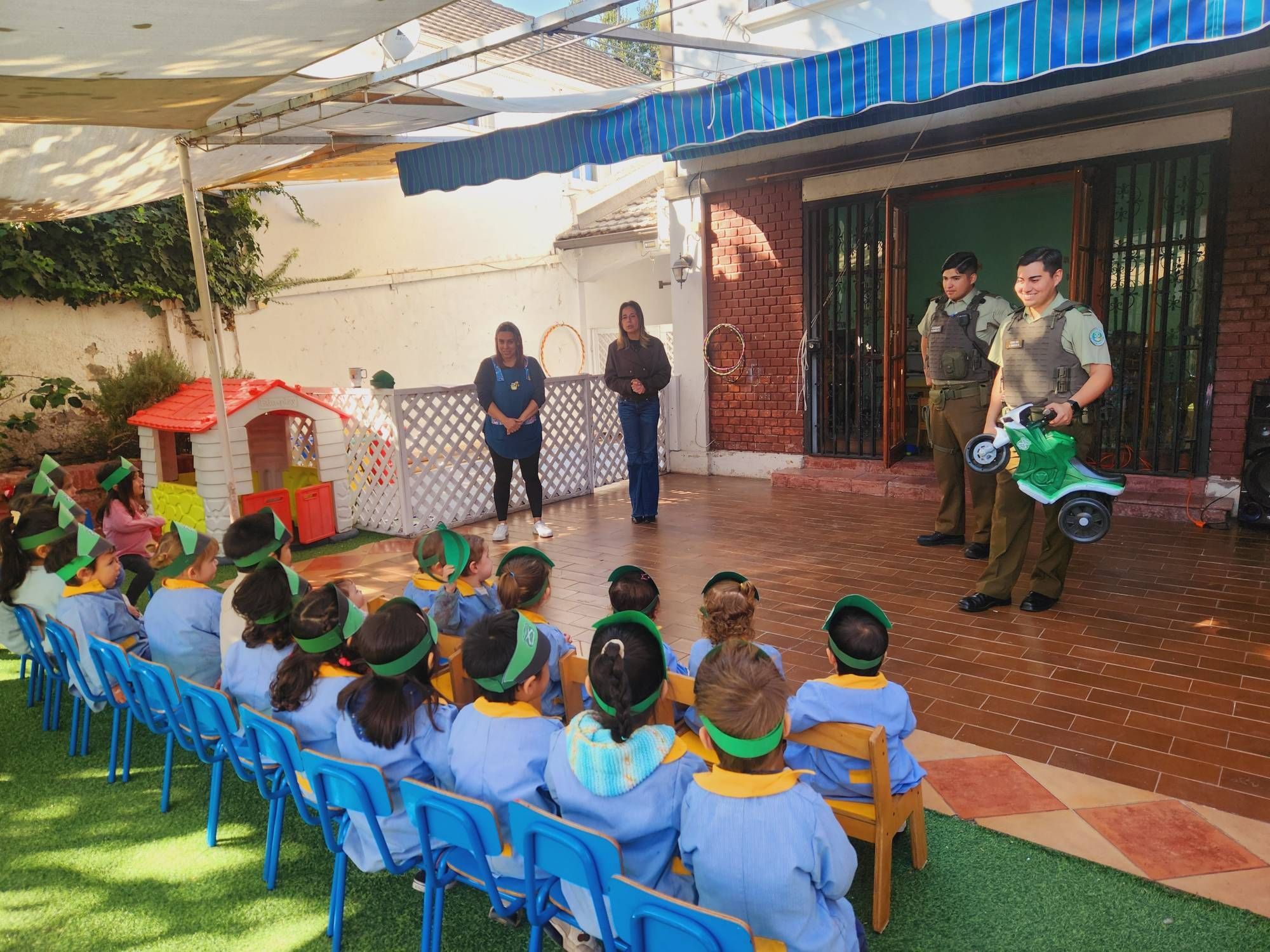 Visita de Carabineros al jardín, una actividad educativa con la comunidad.